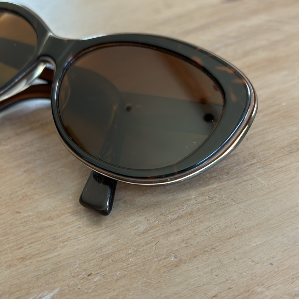 Like New!! Emporio Armani Sunglasses - Picture 3 of 10